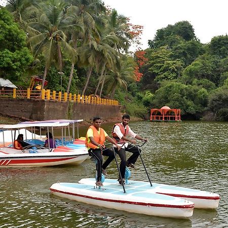 Mayem Lakeview Hotel Goa Exterior foto