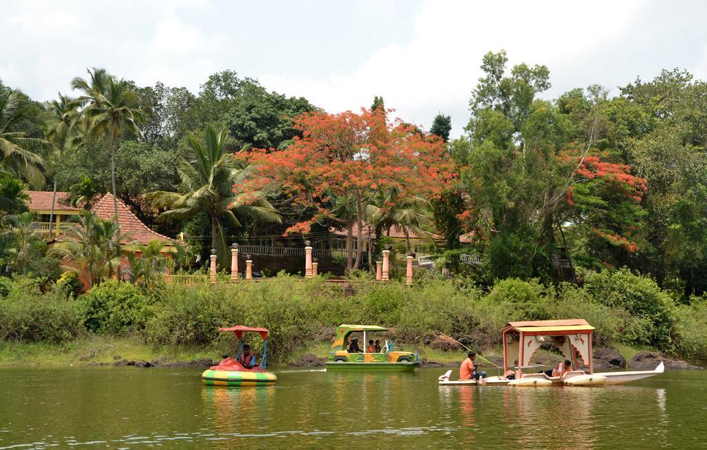 Mayem Lakeview Hotel Goa Exterior foto