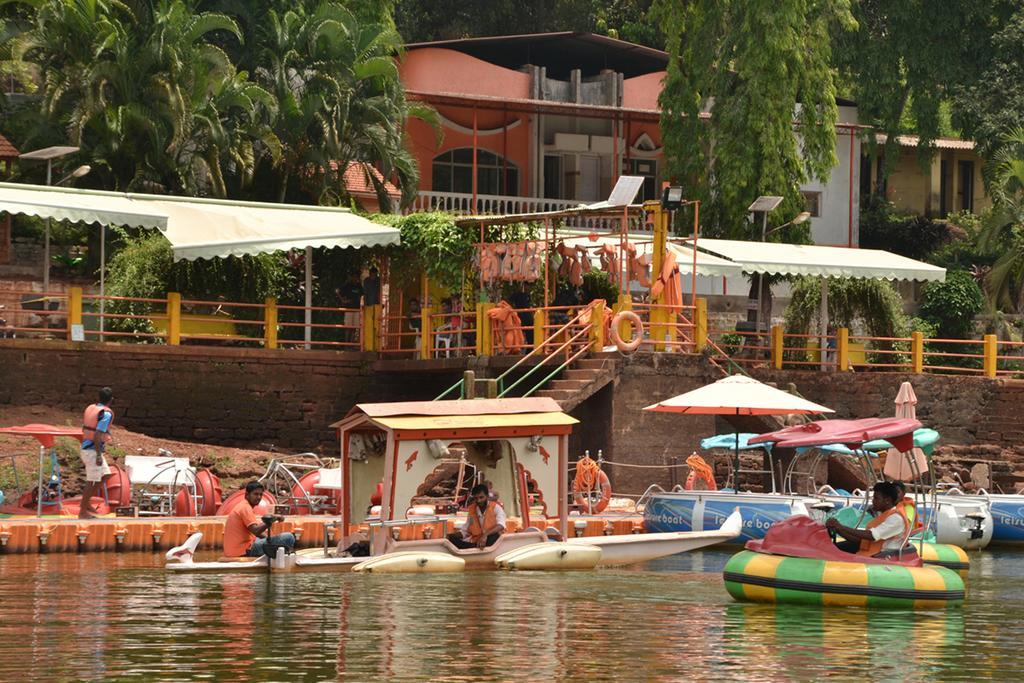 Mayem Lakeview Hotel Goa Exterior foto