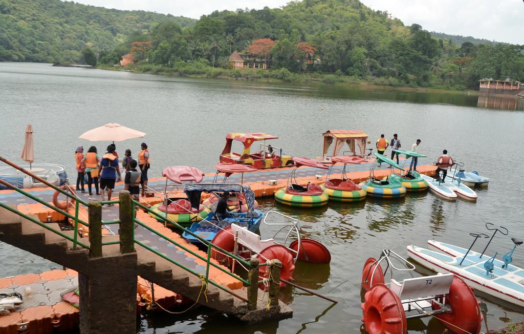 Mayem Lakeview Hotel Goa Exterior foto