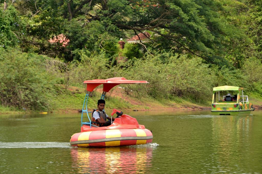 Mayem Lakeview Hotel Goa Exterior foto